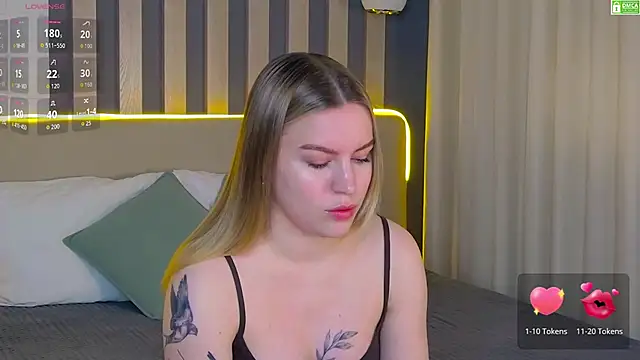 Snapshot of AmaliaBell chatting on March 27, 1:11 pm AmaliaBell online show from March 27, 1:11 pm