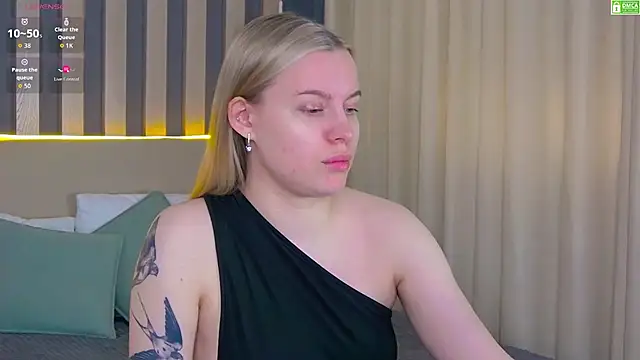 Snapshot of AmaliaBell chatting on April 10, 1:05 pm AmaliaBell online show from April 10, 1:05 pm