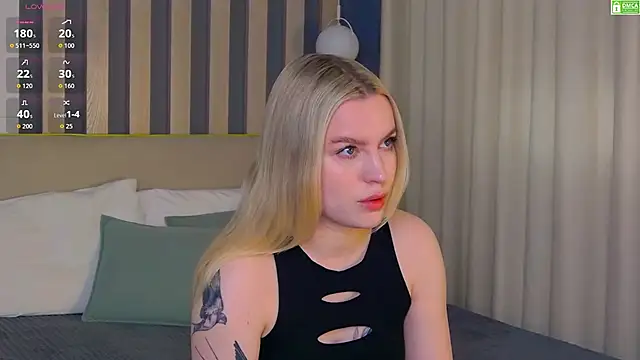 Snapshot of AmaliaBell chatting on April 12, 1:05 pm AmaliaBell online show from April 12, 1:05 pm