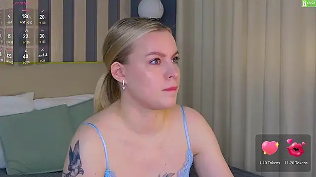 Snapshot of AmaliaBell chatting on April 17, 1:03 pm AmaliaBell online show from April 17, 1:03 pm