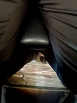 Snapshot of u_wan_me chatting on February 18, 4:19 am u wan me online show from February 18, 4:19 am