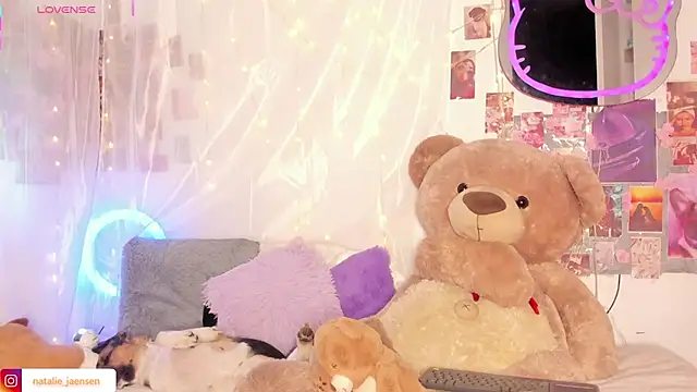 Snapshot of natalie_jaensen chatting on February 3, 10:59 pm natalie jaensen online show from February 3, 10:59 pm