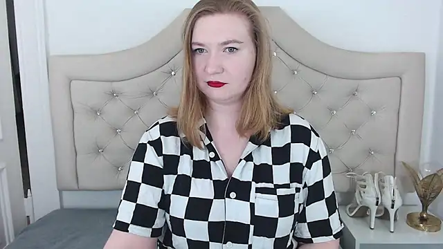 LaraDream online show from January 24, 9:15 pm