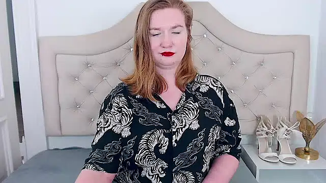 LaraDream online show from February 21, 9:45 am