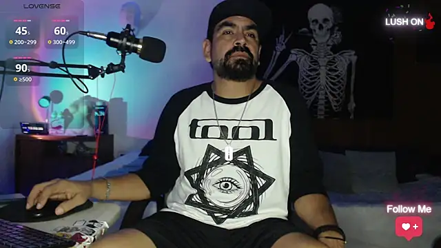 soyelcarlitos  online show from September 13, 6:02 am