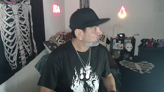 soyelcarlitos  online show from June 15, 6:37 am