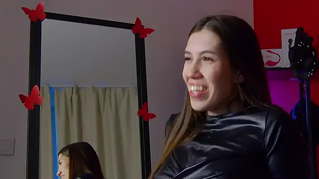 Snapshot of SweetySonya chatting on February 3, 6:40 am SweetySonya online show from February 3, 6:40 am