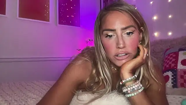Fitnessbabe69 online show from April 26, 7:50 am
