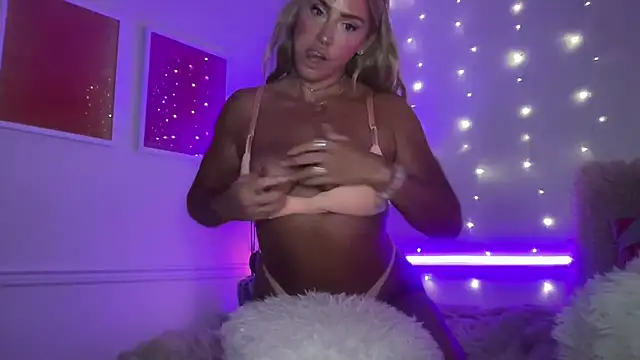 Fitnessbabe69 online show from July 9, 9:35 am