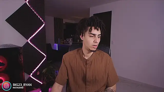 bigryann23 online show from November 30, 3:43 am