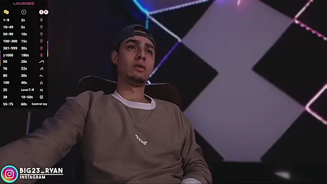 Snapshot of bigryann23 chatting on February 13, 3:13 am bigryann23 online show from February 13, 3:13 am