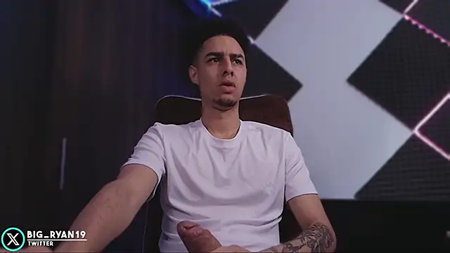 Snapshot of bigryann23 chatting on February 17, 2:46 pm bigryann23 online show from February 17, 2:46 pm