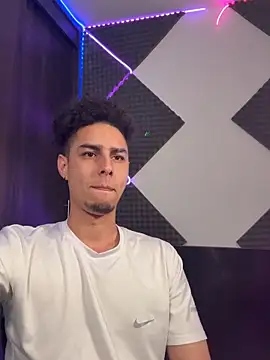 Snapshot of bigryann23 chatting on February 28, 12:11 am bigryann23 online show from February 28, 12:11 am