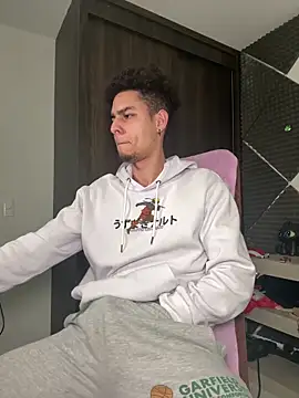 Snapshot of bigryann23 chatting on March 15, 3:12 am bigryann23 online show from March 15, 3:12 am