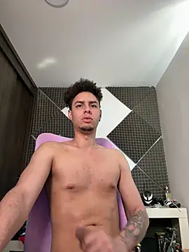 Snapshot of bigryann23 chatting on March 15, 3:29 pm bigryann23 online show from March 15, 3:29 pm